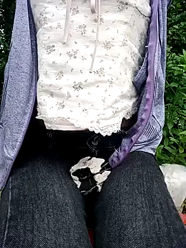 little-effy online show from June 10, 2026, 10:47 am