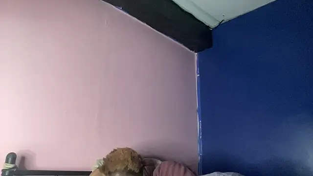 queenalliyahalecia online show from December 17, 2025, 5:02 am