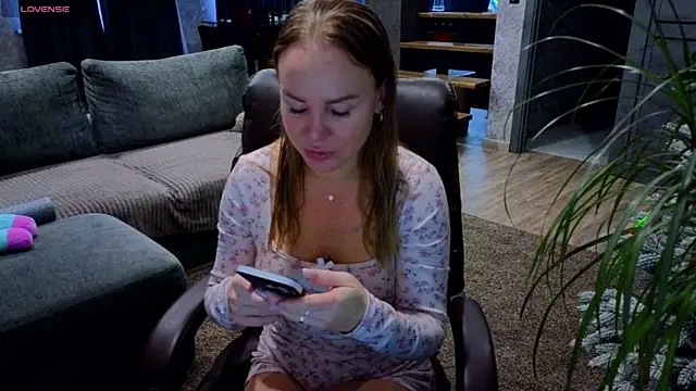 s trawberry  online show from December 14, 2025, 3:45 am