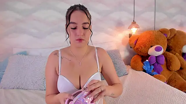 jazlin angels1 online show from January 15, 2026, 5:49 pm