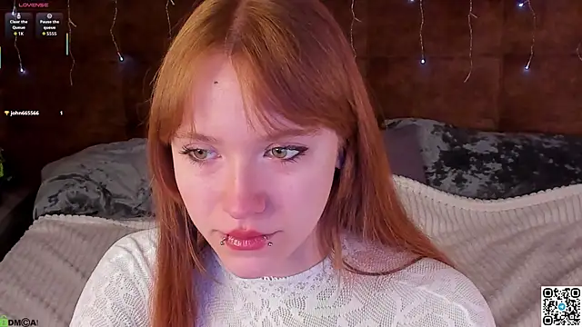 Snapshot of EmmaPratt chatting on April 12, 2026, 12:48 am EmmaPratt online show from April 12, 2026, 12:48 am