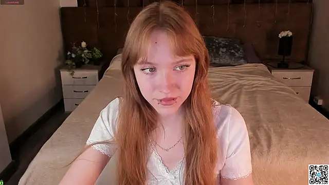 Snapshot of EmmaPratt chatting on April 21, 2026, 12:12 am EmmaPratt online show from April 21, 2026, 12:12 am