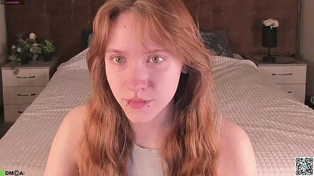 Snapshot of EmmaPratt chatting on April 24, 2026, 12:57 am EmmaPratt online show from April 24, 2026, 12:57 am