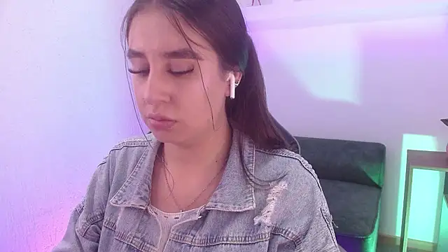 Cherylloviing  online show from February 6, 2026, 12:41 pm