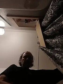 Snapshot of Olivassl22 chatting on July 3, 2026, 4:35 pm Olivassl22 online show from July 3, 2026, 4:35 pm