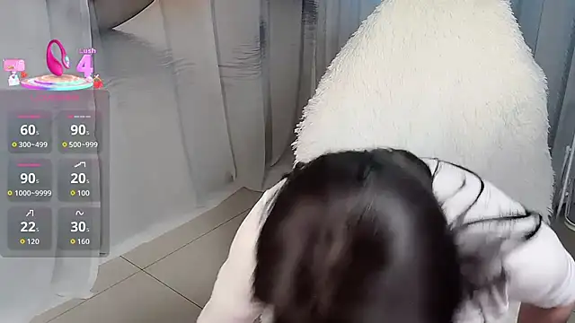 LIQINQIN-77 online show from December 21, 2025, 6:31 am