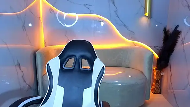 Sofi Adams Tx online show from February 2, 2026, 8:07 pm