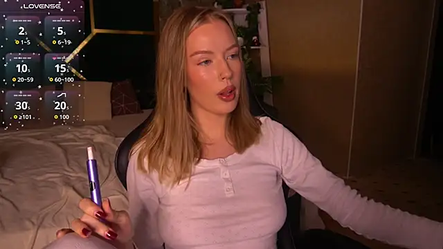 MollyyMayy online show from May 4, 2026, 4:30 am