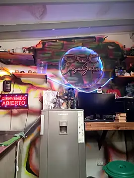 Casa Gatica2 online show from February 4, 2026, 9:42 pm