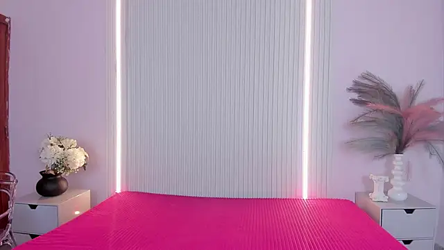 VivianOwen9 online show from March 6, 2026, 12:12 pm