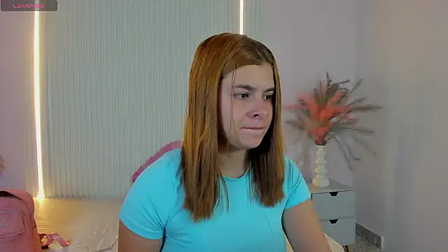 VivianOwen9 online show from March 13, 2026, 12:45 pm