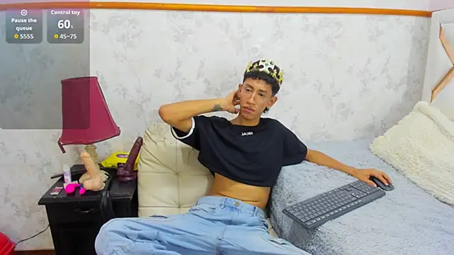 NoaMillers online show from December 18, 2025, 7:53 pm