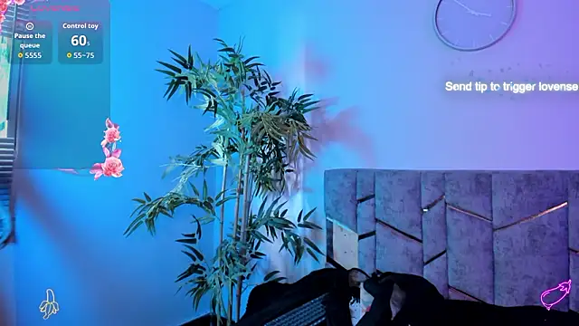 Lunaclarx online show from February 4, 2026, 12:22 pm