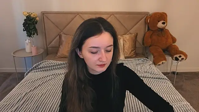 CyrenaLuxe online show from March 24, 2026, 8:19 am