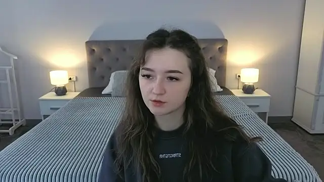 CyrenaLuxe online show from April 28, 2026, 6:07 am