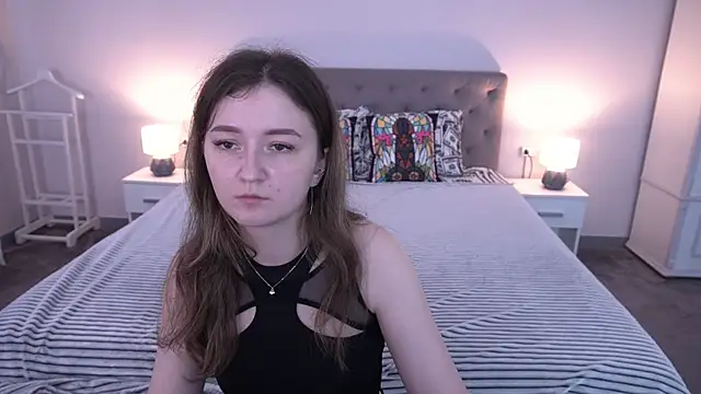 CyrenaLuxe online show from June 11, 2026, 5:27 am