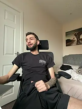 Juliann69Ramiro online show from March 27, 2026, 1:11 pm