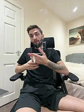 Juliann69Ramiro online show from March 30, 2026, 8:10 pm