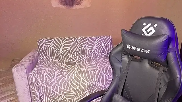 DianaLure online show from December 18, 2025, 3:29 pm