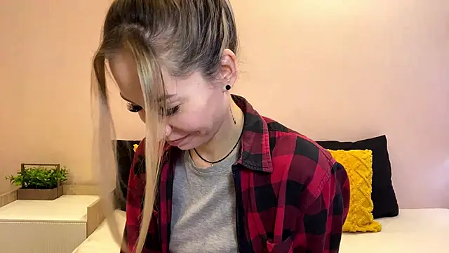 sun under skyy online show from December 21, 2025, 10:11 am