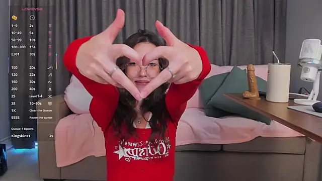 AliceCloudy online show from February 6, 2026, 1:32 am