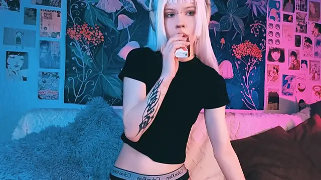 PeacchyPawss online show from December 23, 2025, 7:28 am