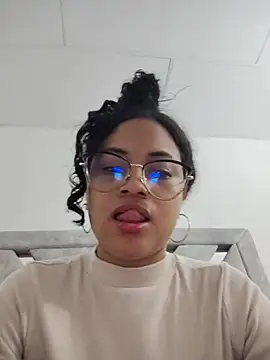 Snapshot of DAFNNEE_HOT chatting on June 17, 2026, 1:56 pm DAFNNEE HOT online show from June 17, 2026, 1:56 pm