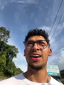 Snapshot of toritoga chatting on April 3, 2026, 9:35 pm toritoga online show from April 3, 2026, 9:35 pm