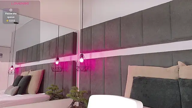 luna blannco online show from January 8, 2026, 1:02 pm