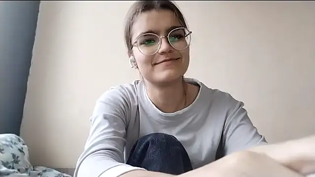 DevonaGlugla online show from December 14, 2025, 11:59 am