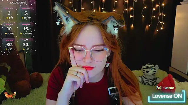 LittleFoxHole online show from December 22, 2025, 1:57 am