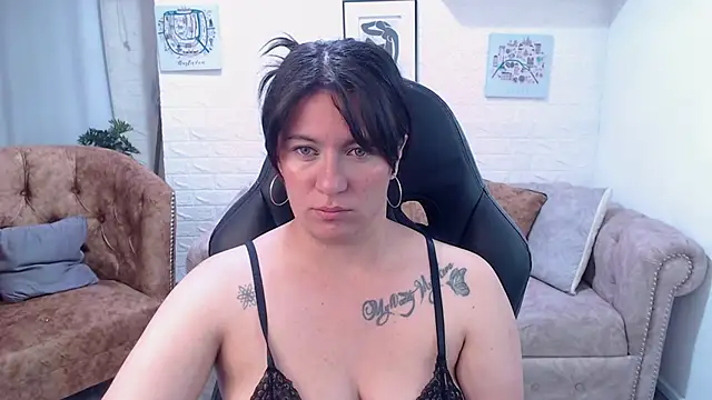 amanda rousee online show from May 6, 2026, 3:24 am