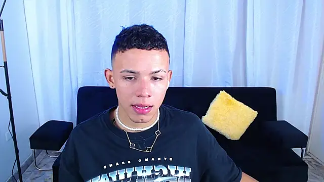 Jakee 18 online show from December 15, 2025, 1:26 pm