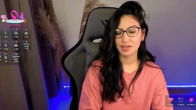 chloebum  online show from May 22, 2026, 10:54 am