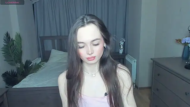 YvonneRobes online show from March 7, 2026, 7:00 pm