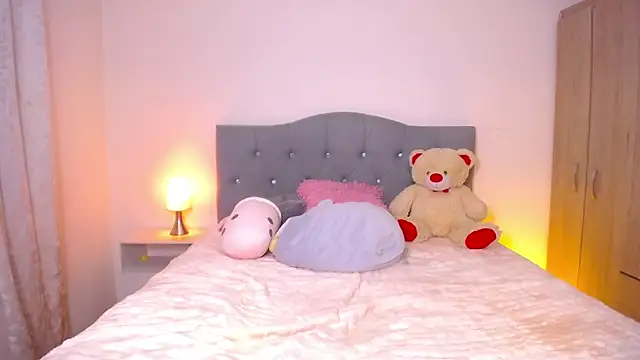 Kitten Riot online show from February 24, 2026, 1:03 am