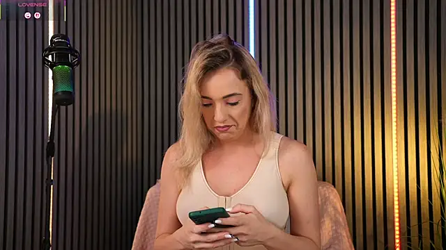 creampussyy online show from February 22, 2026, 7:45 pm