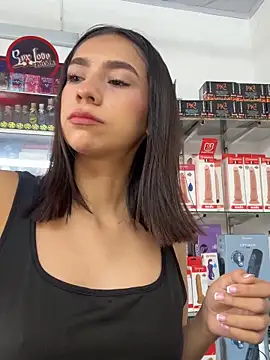 lunaluxury22 online show from March 13, 2026, 1:40 pm