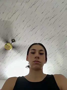 lunaluxury22 online show from April 29, 2026, 1:15 pm