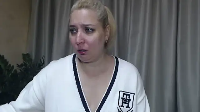 Snapshot of sweetpussy13 chatting on October 3, 2025, 5:59 am sweetpussy13 online show from October 3, 2025, 5:59 am