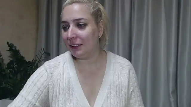 Snapshot of sweetpussy13 chatting on October 8, 2025, 5:38 am sweetpussy13 online show from October 8, 2025, 5:38 am