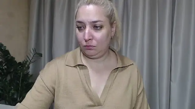 Snapshot of sweetpussy13 chatting on October 11, 2025, 6:12 am sweetpussy13 online show from October 11, 2025, 6:12 am