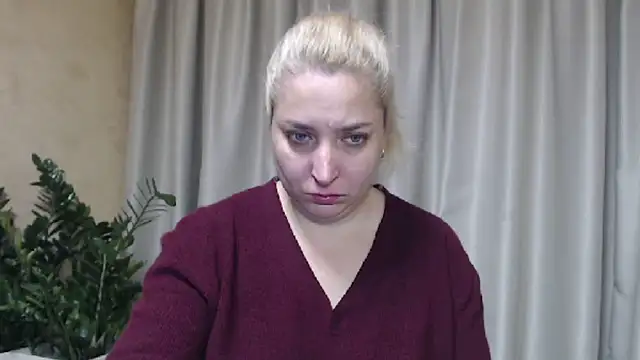 Snapshot of sweetpussy13 chatting on October 17, 2025, 5:21 am sweetpussy13 online show from October 17, 2025, 5:21 am