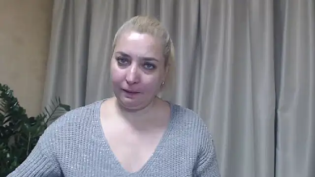 Snapshot of sweetpussy13 chatting on October 28, 2025, 7:12 am sweetpussy13 online show from October 28, 2025, 7:12 am