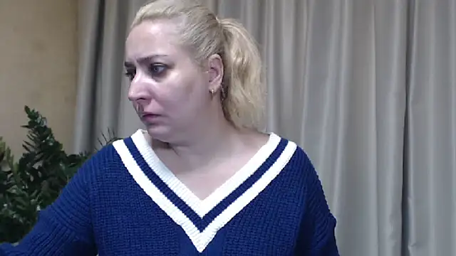 Snapshot of sweetpussy13 chatting on October 30, 2025, 7:21 am sweetpussy13 online show from October 30, 2025, 7:21 am