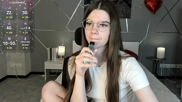 miss  evelyne online show from March 17, 2026, 7:23 am