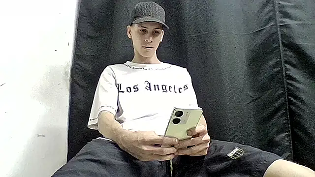 sam hotttt  online show from January 8, 2026, 5:32 am