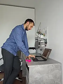 Lovebackground online show from October 16, 2025, 6:36 am