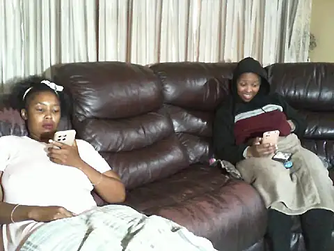 Caramel-goddess18 online show from March 22, 2026, 8:07 am