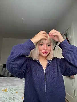 SilkyMira online show from January 7, 2026, 1:02 pm